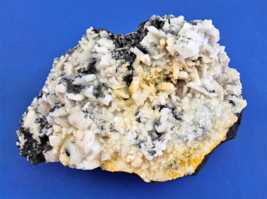 Albite var Periclino
